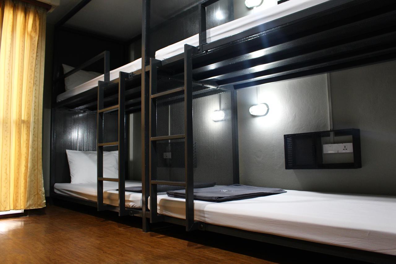 Mad Monkey Hostel Bangkok Exterior foto