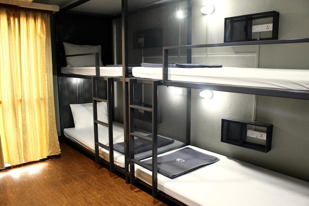 Mad Monkey Hostel Bangkok Exterior foto