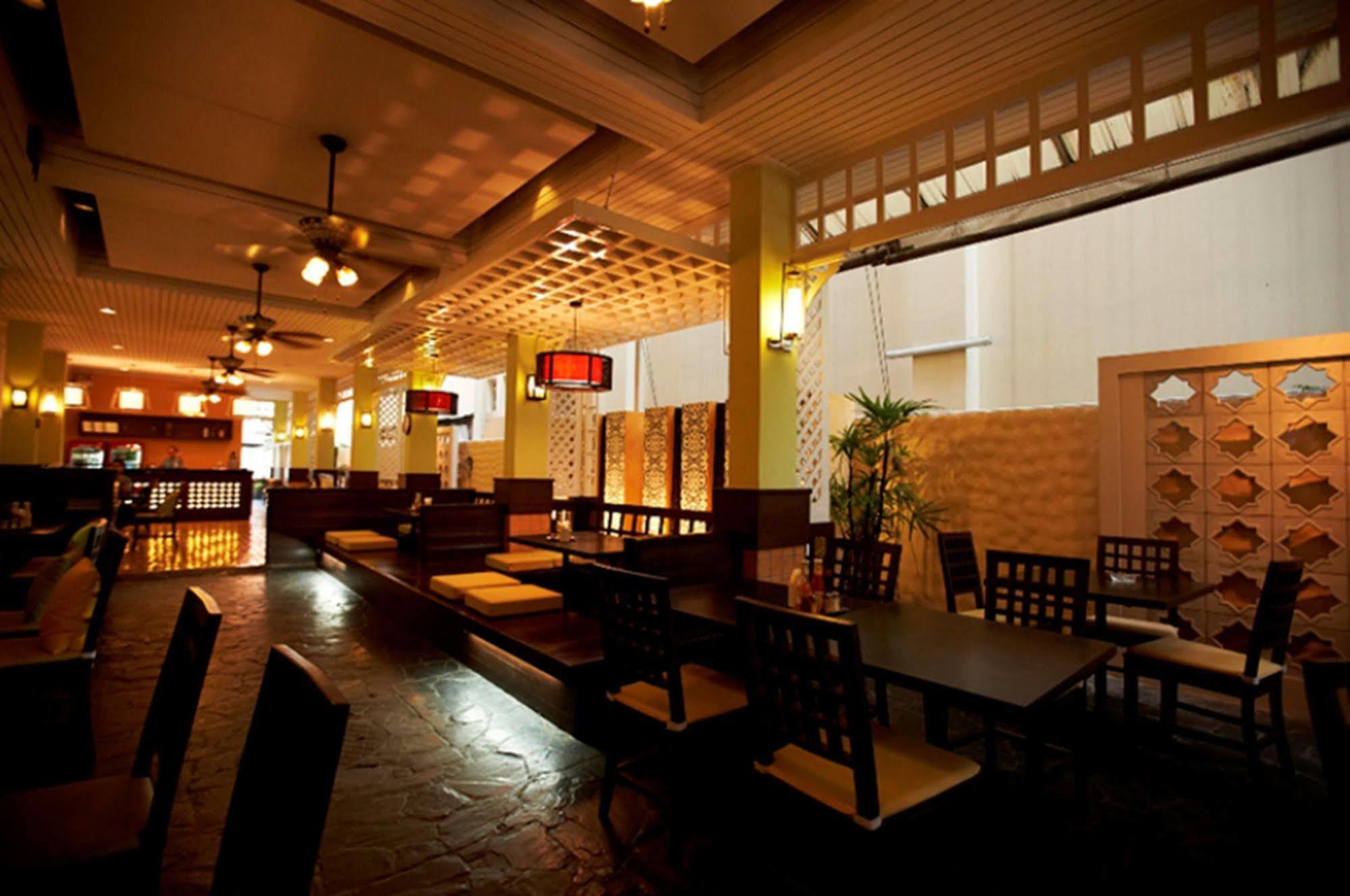Mad Monkey Hostel Bangkok Exterior foto