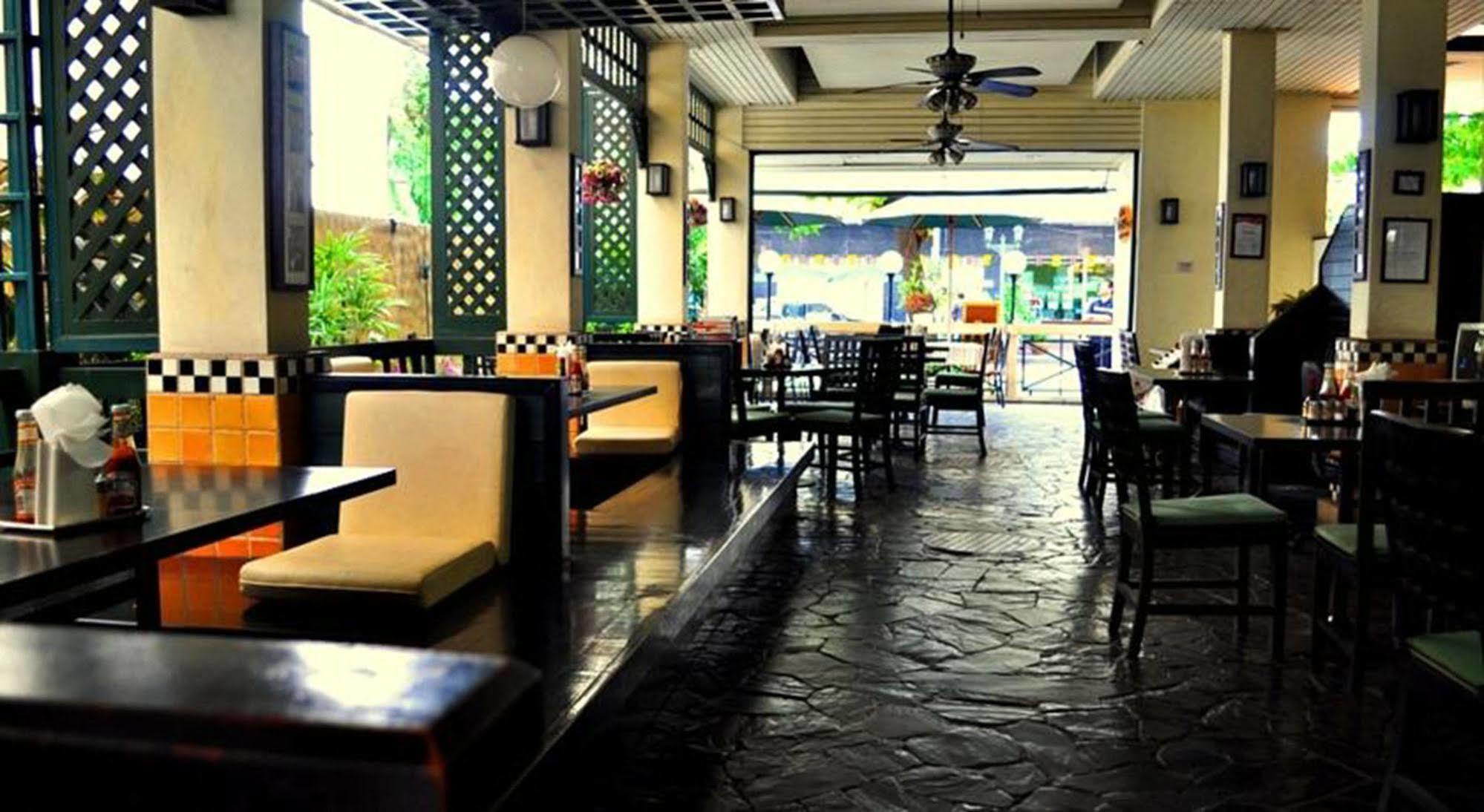 Mad Monkey Hostel Bangkok Exterior foto