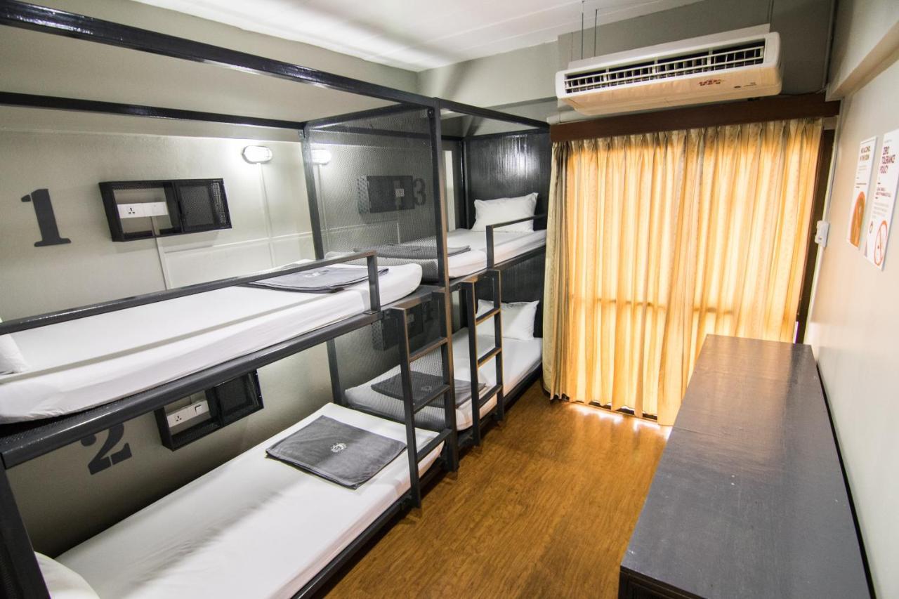 Mad Monkey Hostel Bangkok Exterior foto